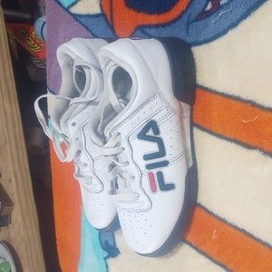 Kids size 2 Fila shoes